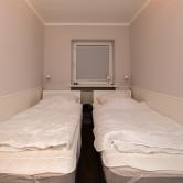 Schlafzimmer mit Einzelbetten zum zusammenschieben