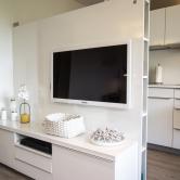 Für Fernseh- oder DVD- Abende steht ein 40“ TV mit Blue- Ray- Player, Bluetooth Sound-System zur Verfügung.