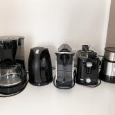 Voll ausgestattet auch mit Nespresso Kaffeemaschine und Milchaufschäumer